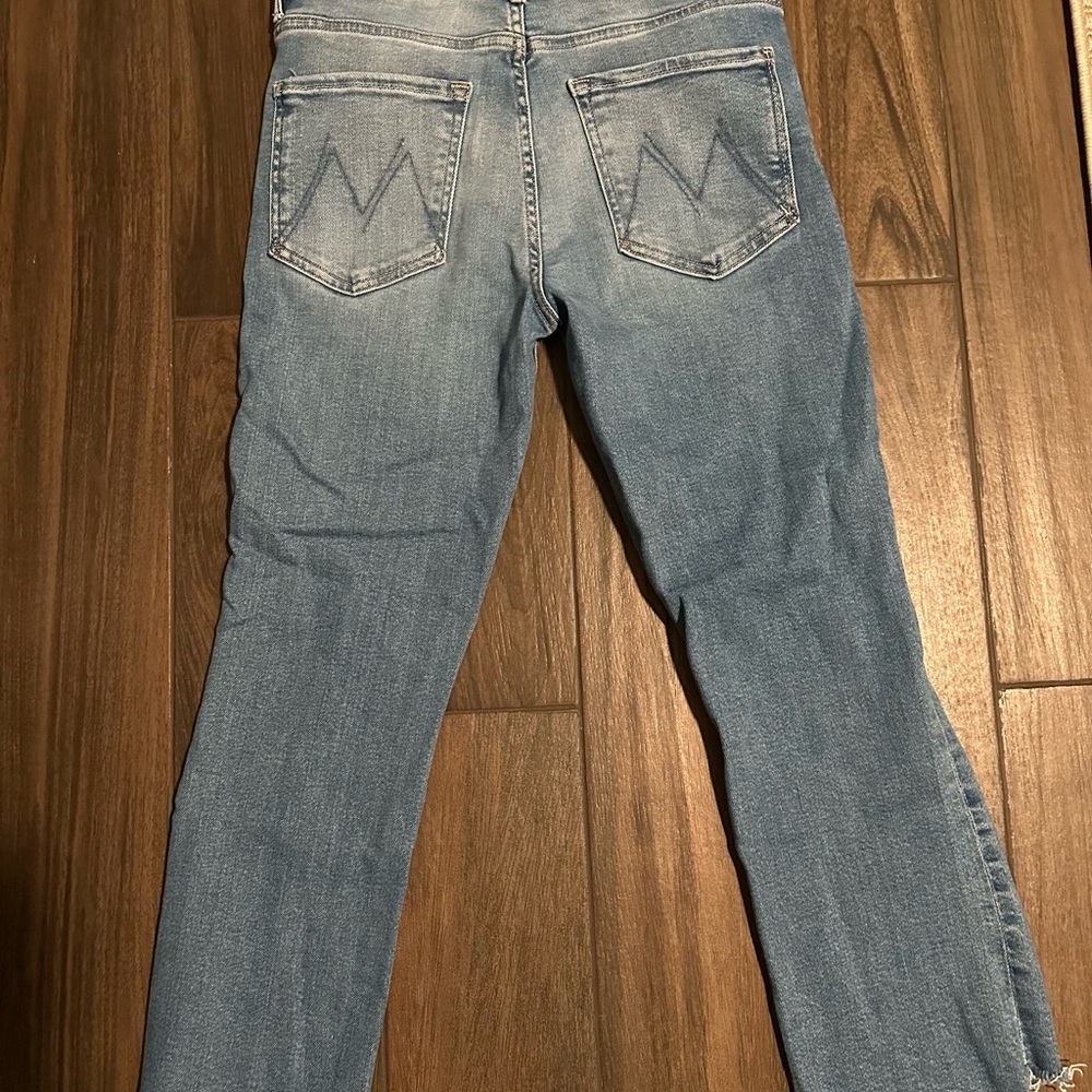 MOTHER The Insider Crop with Frayed Hem. Light Blue Straight Leg Jeans - Picture 4 of 7